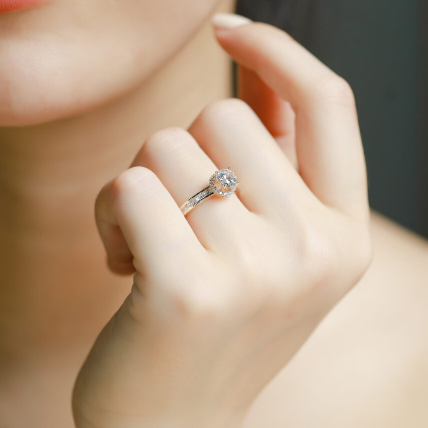 Nhẫn vàng tròn vuông hào quang